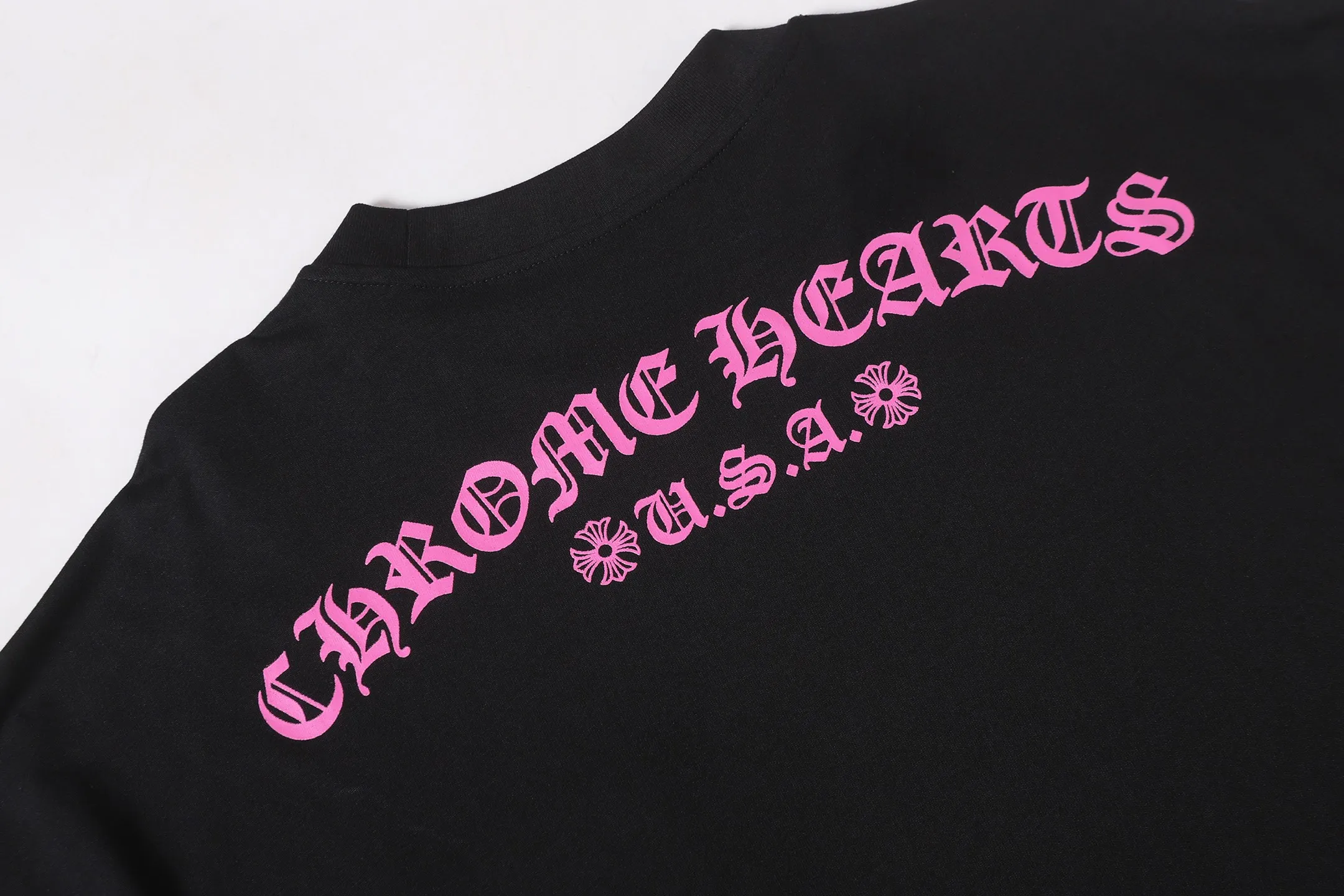 P150 Cross-border model, please do not place an order if you are pursuing quality -Chrome Hearts/Chrome Hearts Sanskrit rose printed bat sleeves popular short-sleeved T-shirt -High weight, high density and high quality, soft, delicate and skin-friendly wool, soft and silky to the touch, excellent warmth and skin-friendly properties -Customized weaving and dyeing, no color difference, no matter the fabric or workmanship details, beat the ordinary version on the market -Colour: black -Size: S M L XL